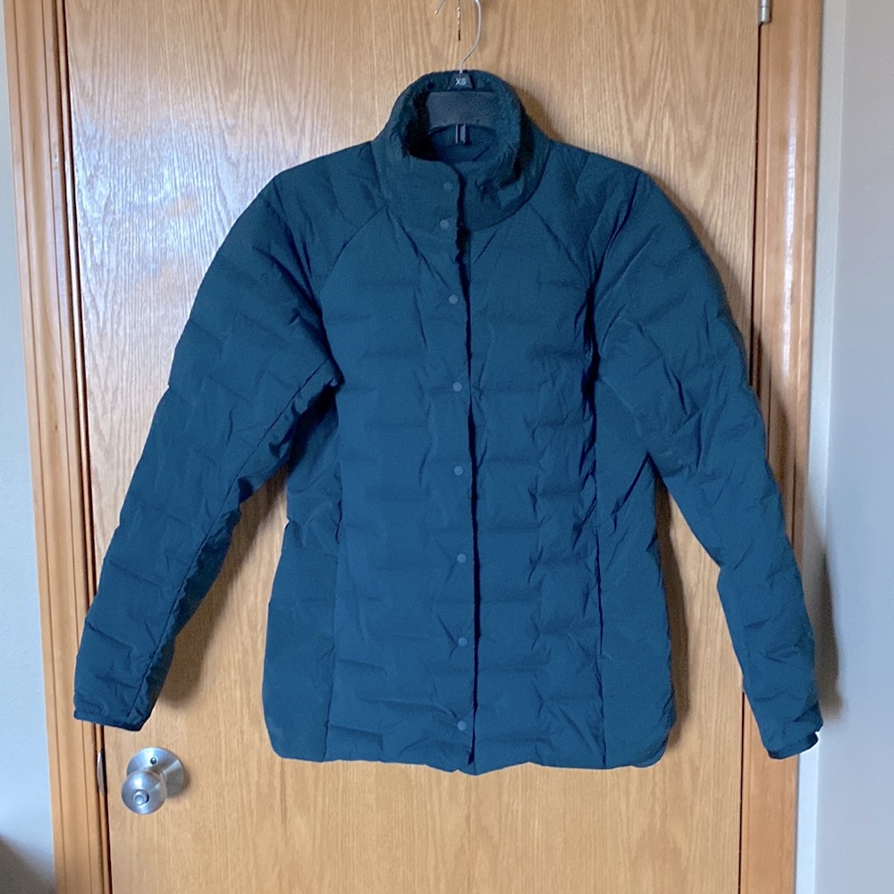 Mountain hardware dawn puffer jacket. New with tags